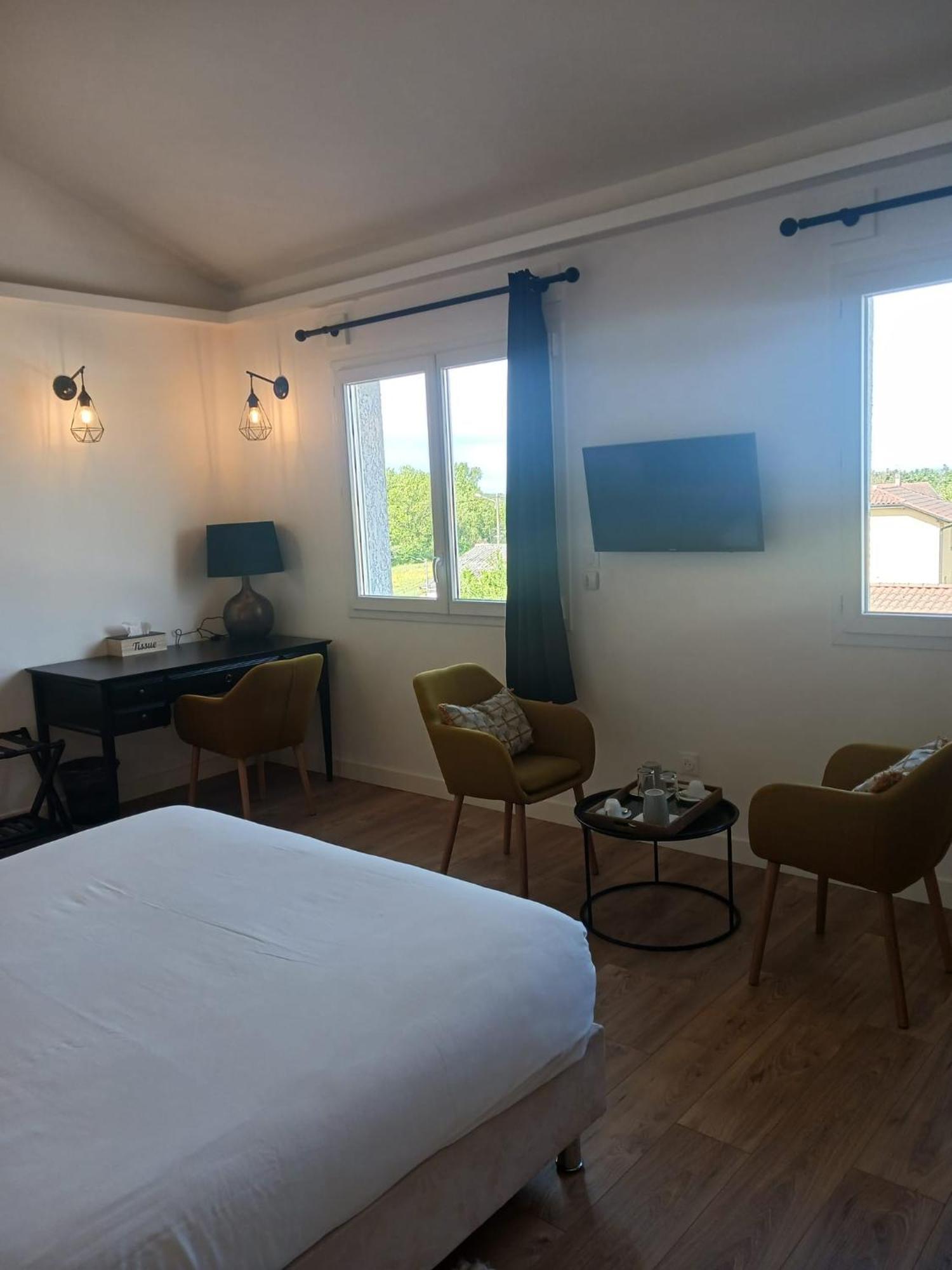 Hotel Merion à Villars-les-Dombes Extérieur photo